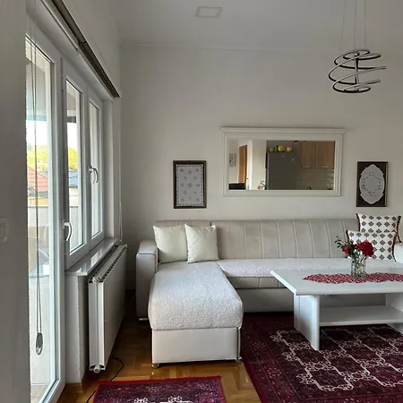 Visoko City Apartment דירה