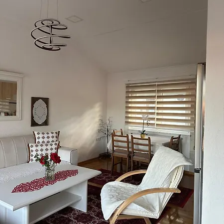 Visoko City Apartment דירה
